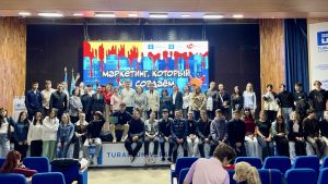 Общее фото участников конференции ко Дню маркетолога. Университет "Туран".